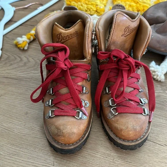 Danner boots red hot sale laces